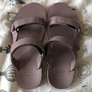 Tevas universal slide sandals